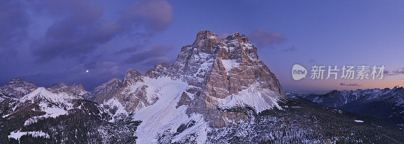 暮光之城的佩尔莫山(Dolomites -意大利)